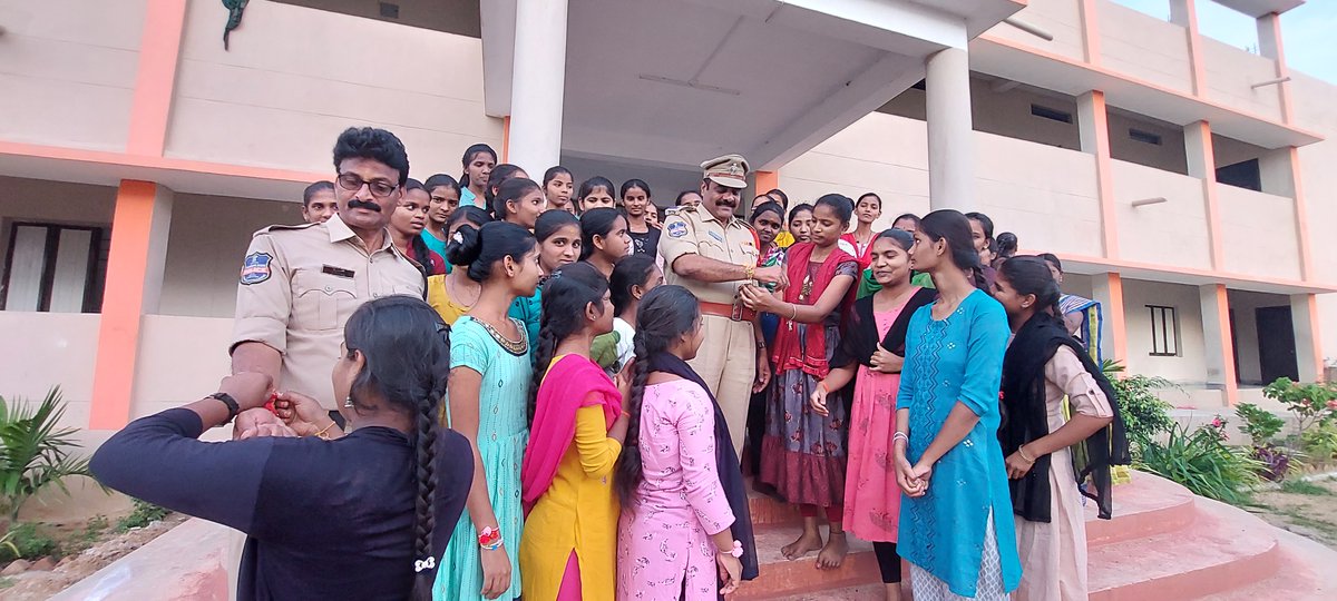 JinnaramPs's tweet photo. Rakshabandan at Kasturba Gandhi girls school, Jinnaram https://t.co/9uEVon1oET