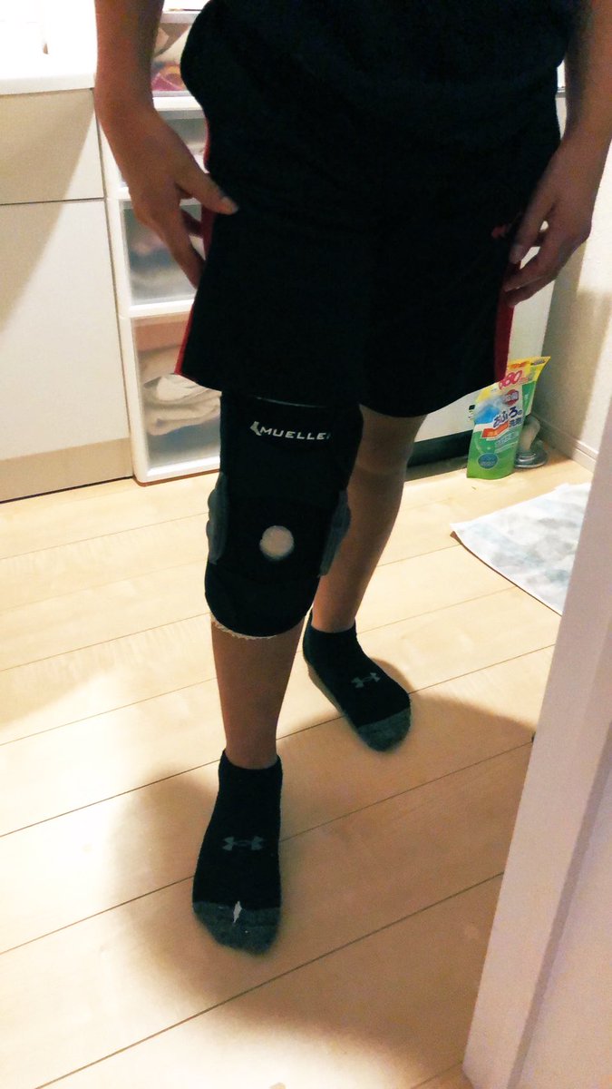 kcRkQPNO2dwhUUI's tweet photo. 久しぶりに帰省した息子。
膝が痛いと言うので、そのまま整骨院へ。
↓
十字靱帯損傷してね？
整形外科で検査した方がいいかも。
↓
声にならない悲鳴。
↓
なんとかお盆でもやってる整形外科を発見。
レントゲン＋MRIで検査。
↓
ちょい休めば大丈夫と診断←今ここ

大事に至らず済んでよかった〜 https://t.co/g6KPi1n7Ry