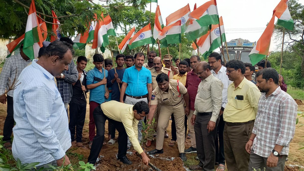 JinnaramPs's tweet photo. planting of saplings in Jinnaram PS https://t.co/JZjuB2bjKx