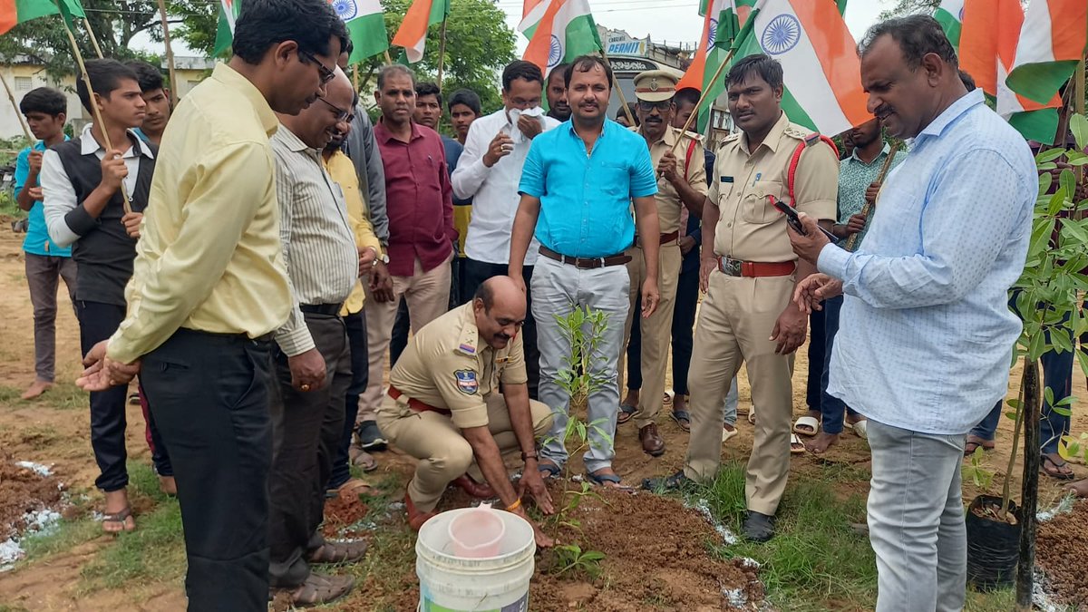 JinnaramPs's tweet photo. planting of saplings in Jinnaram PS https://t.co/JZjuB2bjKx