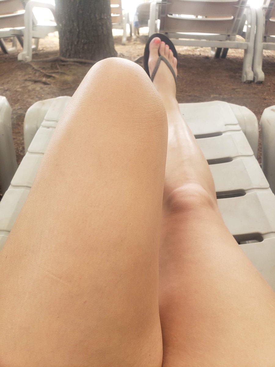 Aloverah1's tweet photo. Back from a nice little vacation! My #feet could use a rub.. https://t.co/nYa79WodC5
#feetpics #onlyfans #footfetish #nerdyfeet #foot #footpics #feetfetish #footlovers #feetlovers #onlyfansgirl #geekfeet #sole #pinkpaws #onlyfansfeet #feetworship #footworshi̇p #feetpicsforsale https://t.co/ZlymVV0fPk