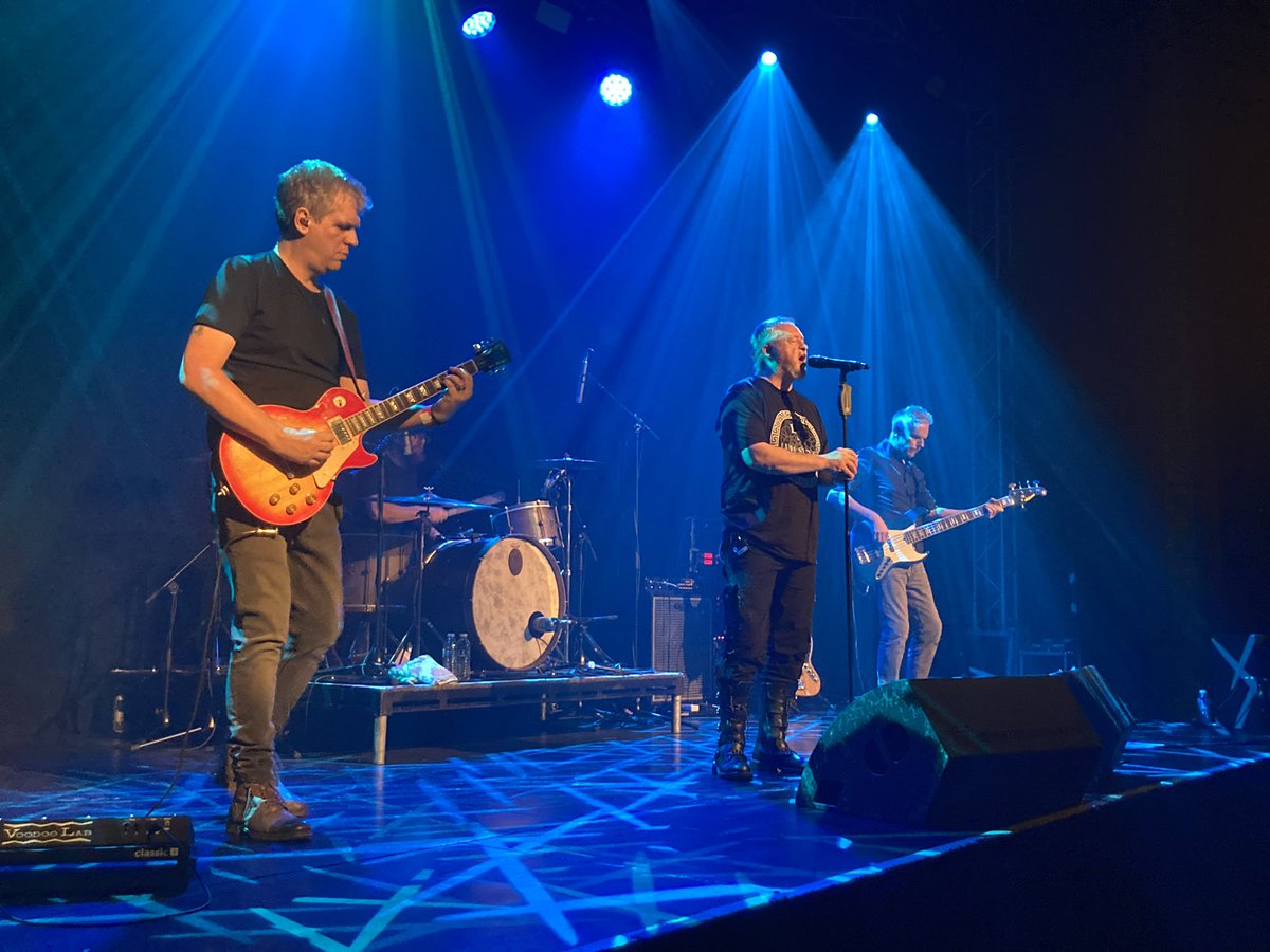 davemasontv's tweet photo. Inaugural Libre Stone gig at @KomediaBath last night. Thanks to Dion &amp; @JulianOrzabal. @stone_libre -good to see so many friends &amp; familiar faces. https://t.co/j7fcL3E6gk
