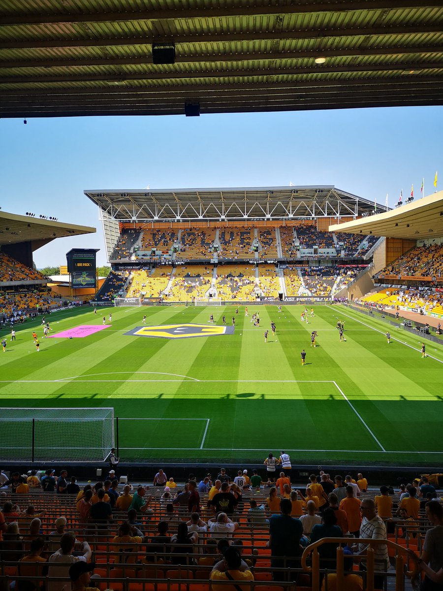 AdamTimmins5's tweet photo. No better sight than molineux in the sunshine! https://t.co/wmooXtyf5R