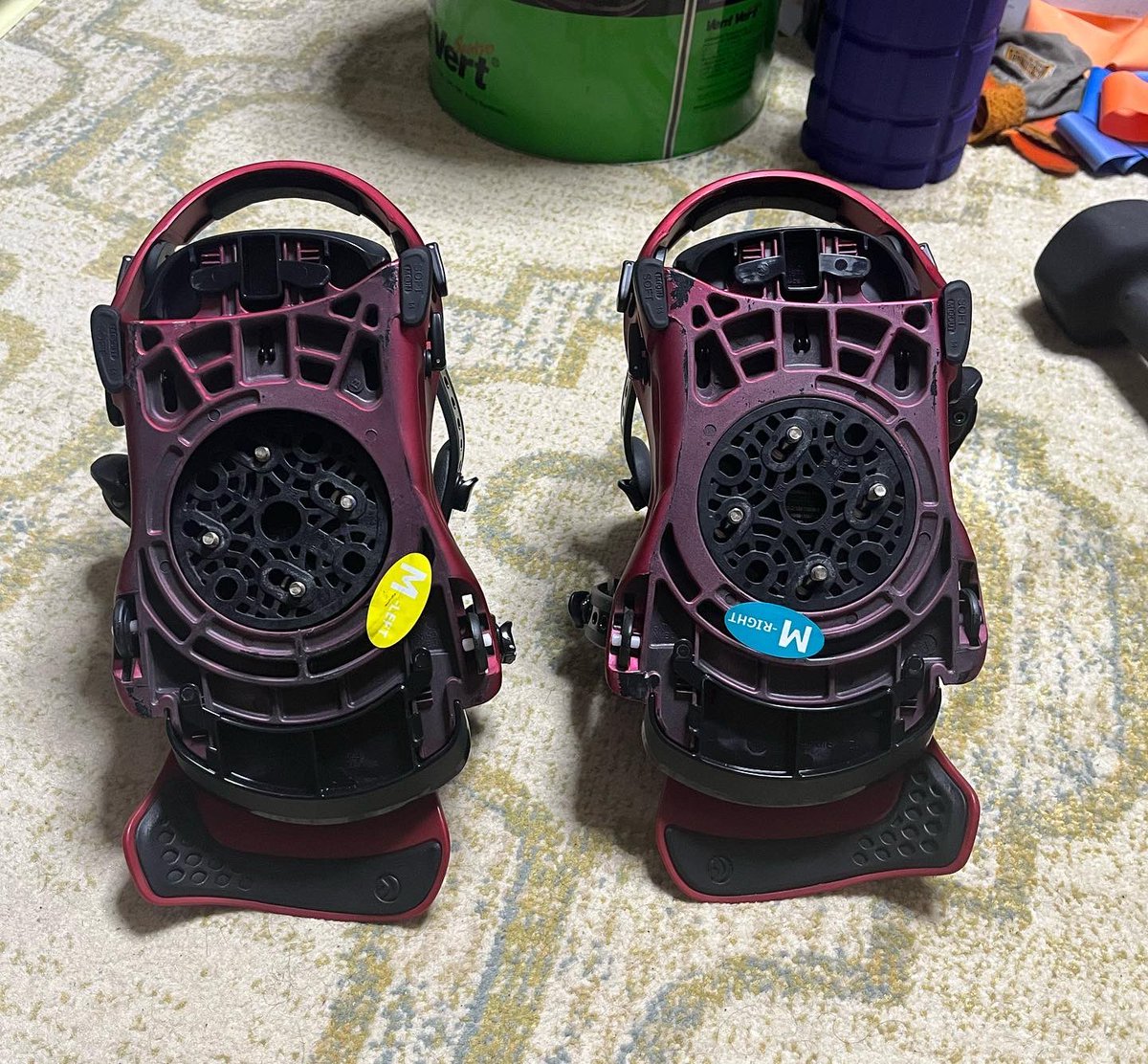 peco_z12b2's tweet photo. 冬仕度第1章
FLUXdsにスタビライザーなる物が有るのを忘れてた!
何の為に有る?無くても充分安定してるけど🙄
とりあえず装着!なんか違和感
付け方間違って無いか🫣?
hey!Twitterスノボー民!
教えてスタビライザーの付け方合ってるか⁈
早よシーズンこーい!
#FLUXds
#スノボー https://t.co/NasIAiTeMF