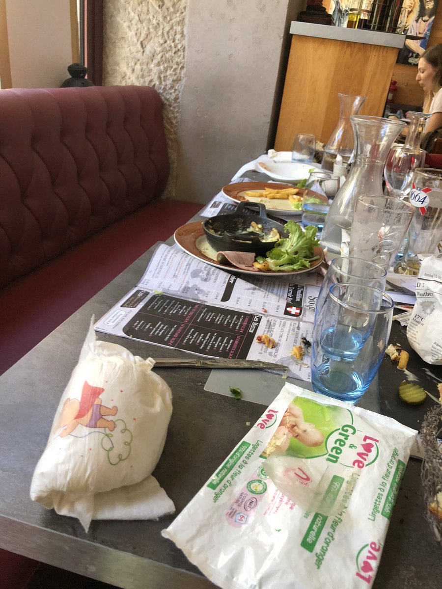 spiderflush's tweet photo. Les gens qui te laissent la table comme ça ❤️
#moisDAout
#pampers https://t.co/wfmR3he28A