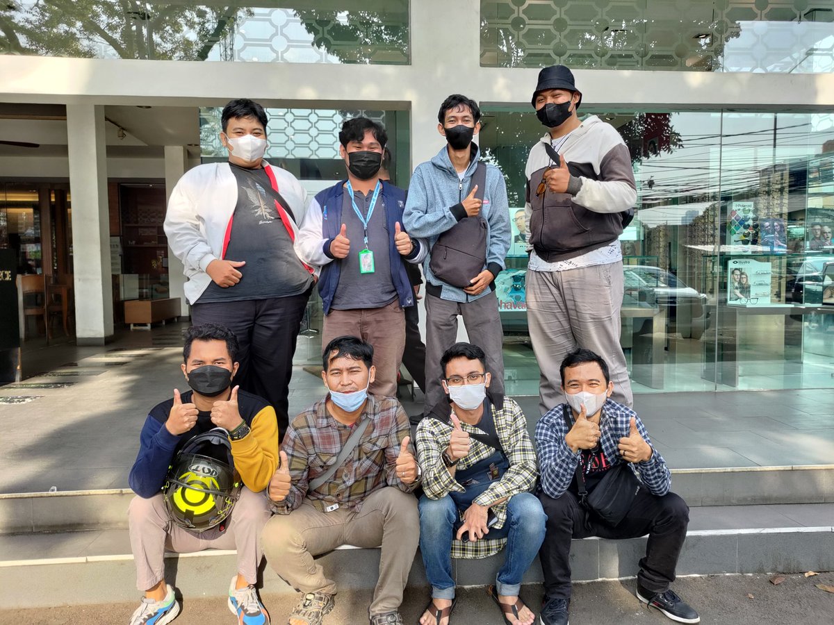 mlnmlk's tweet photo. @alpin_09 @_Aksata_ @joyulunch @jaehansjy @menantiyiren AHIHIHIHI DHAAARRR AKA TFT FOR TODAY GUYYS #HBDAlpin https://t.co/5bWsu66ZVJ