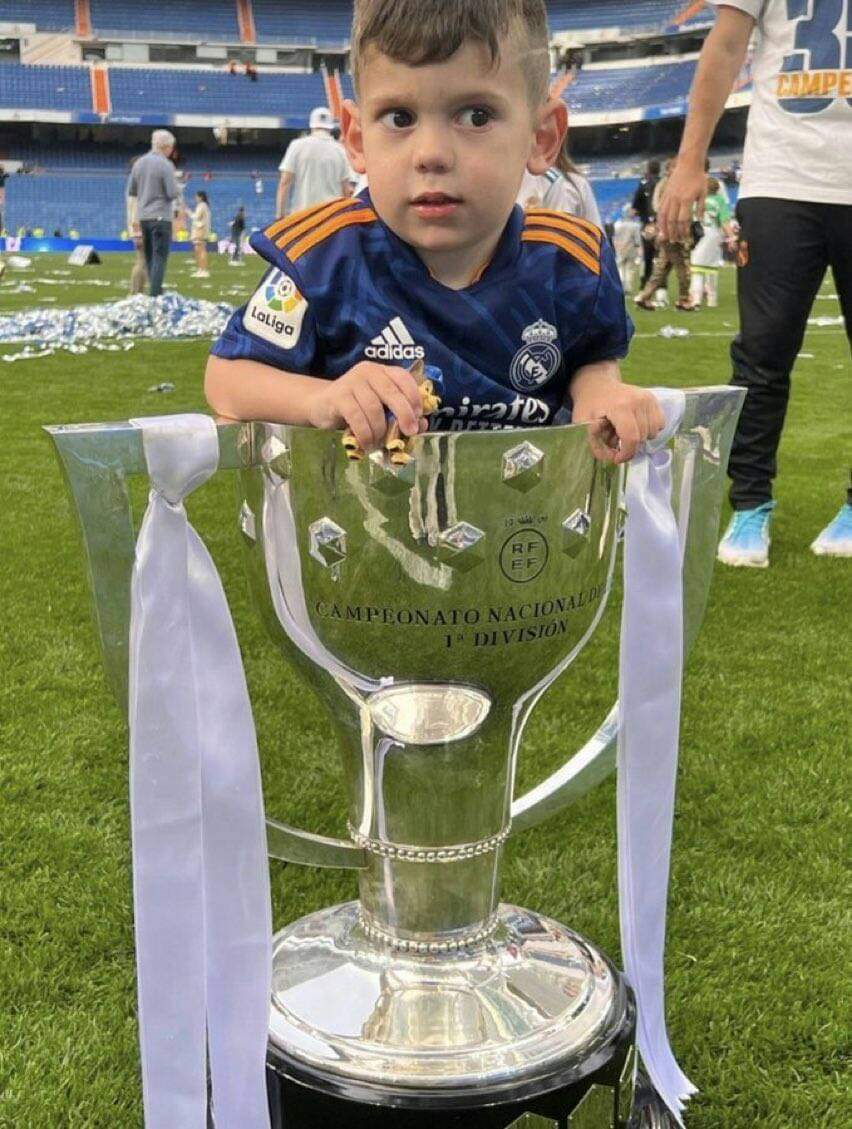 Le fils de valverde a déjà touché plus de trophées que pedri dejong et gavi réuni 🙌🙌 <a href="/luca_varan/">varan🐊 2.0 🇨🇮</a>