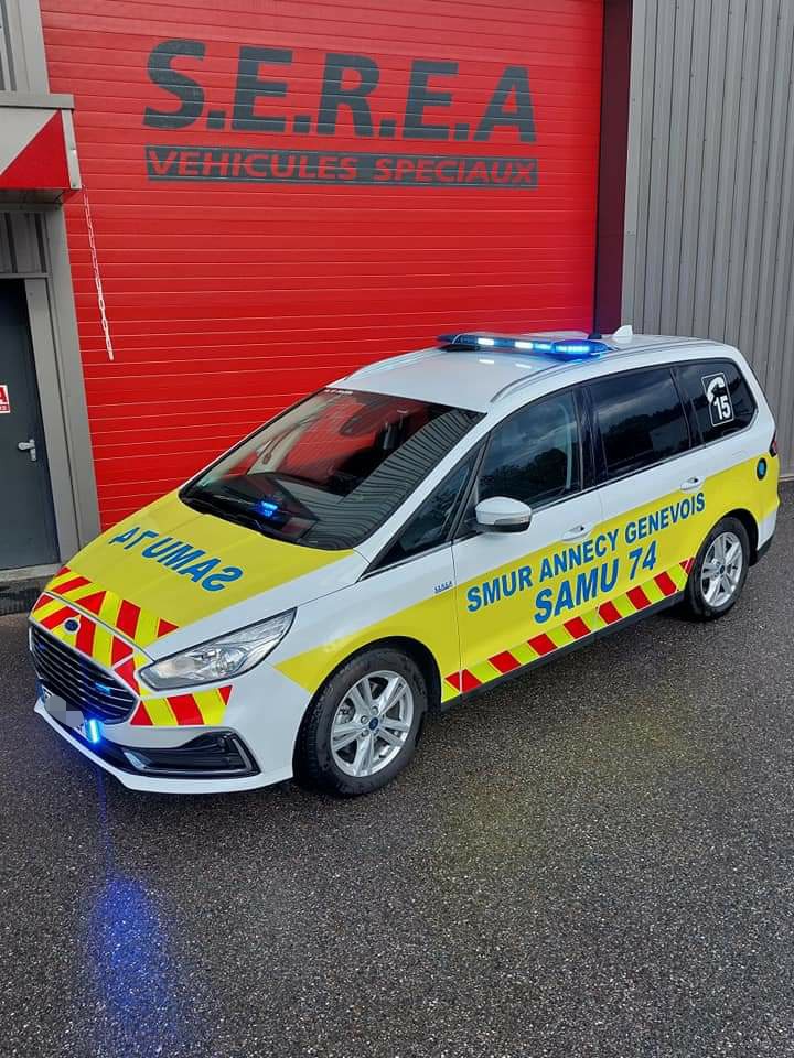 SAMU74's tweet photo. 🚓 Un nouveau véhicule d'intervention pour les équipes du #SMUR Saint-Julien. Le fruit d'une collaboration entre la société #SEREA équipements Chambéry et les ambulanciers #SMUR @HopAnnecyStJu au service de la population.
Rejoint prochainement par 2 futurs VLM #Ford @FordFrance. https://t.co/GX8e2MqVTx