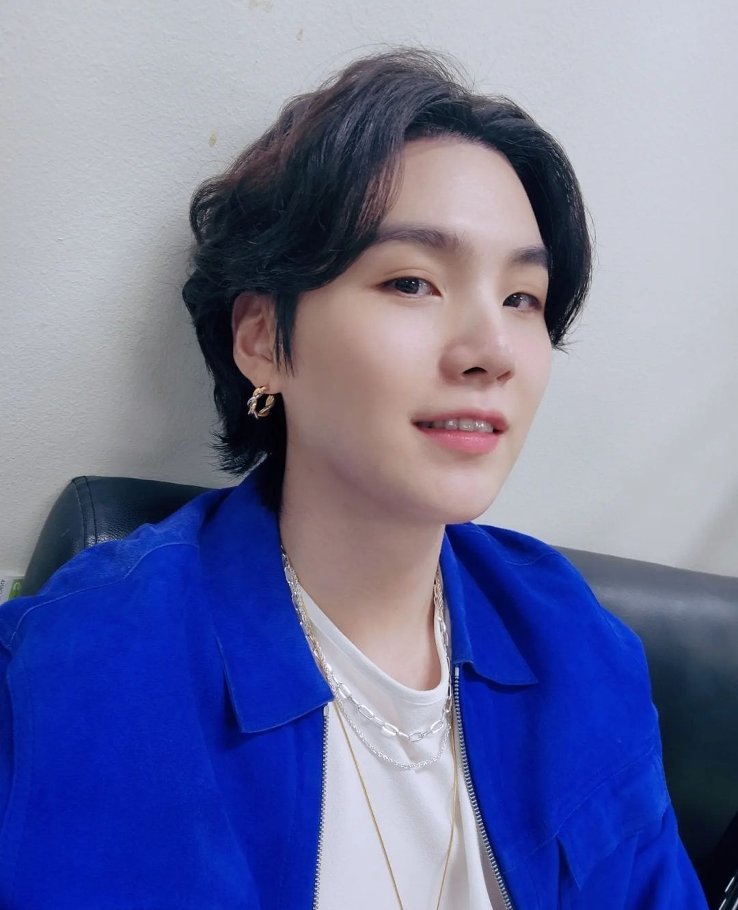 DoyouknowBTS_7G's tweet photo. Mon AMOUR post insta 😭😭😭💜 il est beau comme un cœur et à l'air heureux 🥰🥰🥰
Pour me tuer ça Mr Min Yoongi !!!! #Yoongi #suga #postInsta https://t.co/WZKuz1F6wC