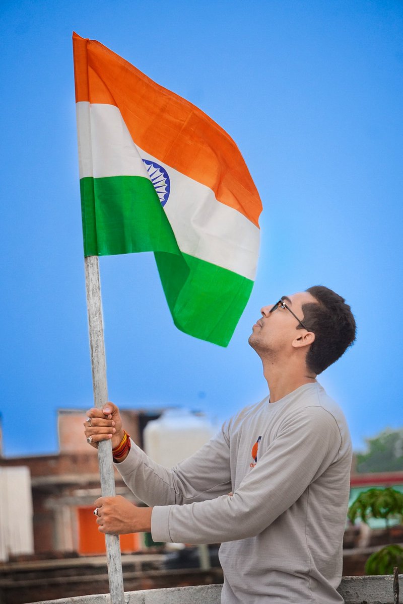 Deepakaryan1996's tweet photo. भारत एक भूमि का टुकड़ा नही , वरन एक जीता जागता राष्ट्र है 🙏🏻
जय हिंद 🇮🇳🇮🇳
#आज़ादी_का_अमृत_महोत्सव 
#Har_Ghar_Trinaga https://t.co/H8dSmRVTn0