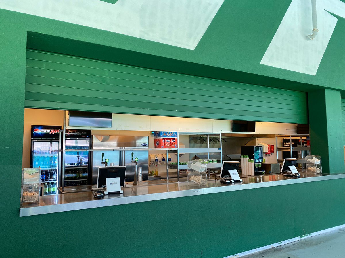 Wie denkt dat we na een thuiswedstrijd en voor een uitwedstrijd stil zitten… niets is minder waar: we maken we de units overzichtelijk, schoon en opgeruimd! @RemkoFuchs <a href="/rinsma_jesper/">Jesper_Rinsma</a>