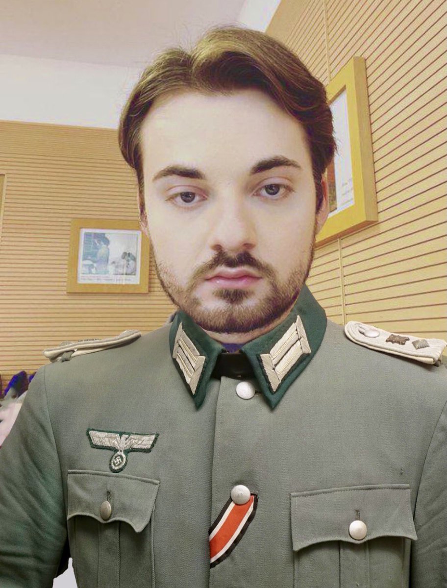 Un esponente di Fratelli d’Italia, si è presentato in consiglio comunale con un uniforme della Wehrmacht. 
Questo è il partito della Meloni. 
Questa è la destra.
#laPeggiore_DESTRA_diSempre