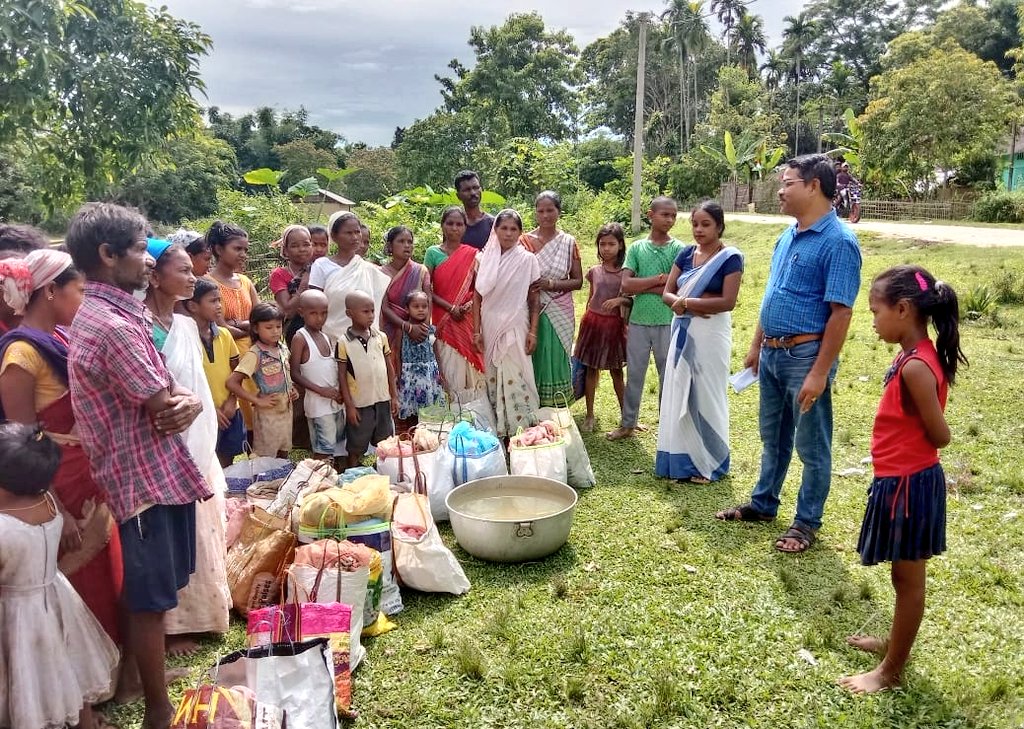 DVBPO_DIBRUGARH's tweet photo. Glimpses of Door to door #fever survey and #Bednet Impregnation (#ITBN) cum awareness camp conducted at #Dibrugarh by #NCVBDC for control and prevention of Vector Borne Diseases 
@nhm_assam 
@NHMDibrugarh https://t.co/YdTSe0yuMn