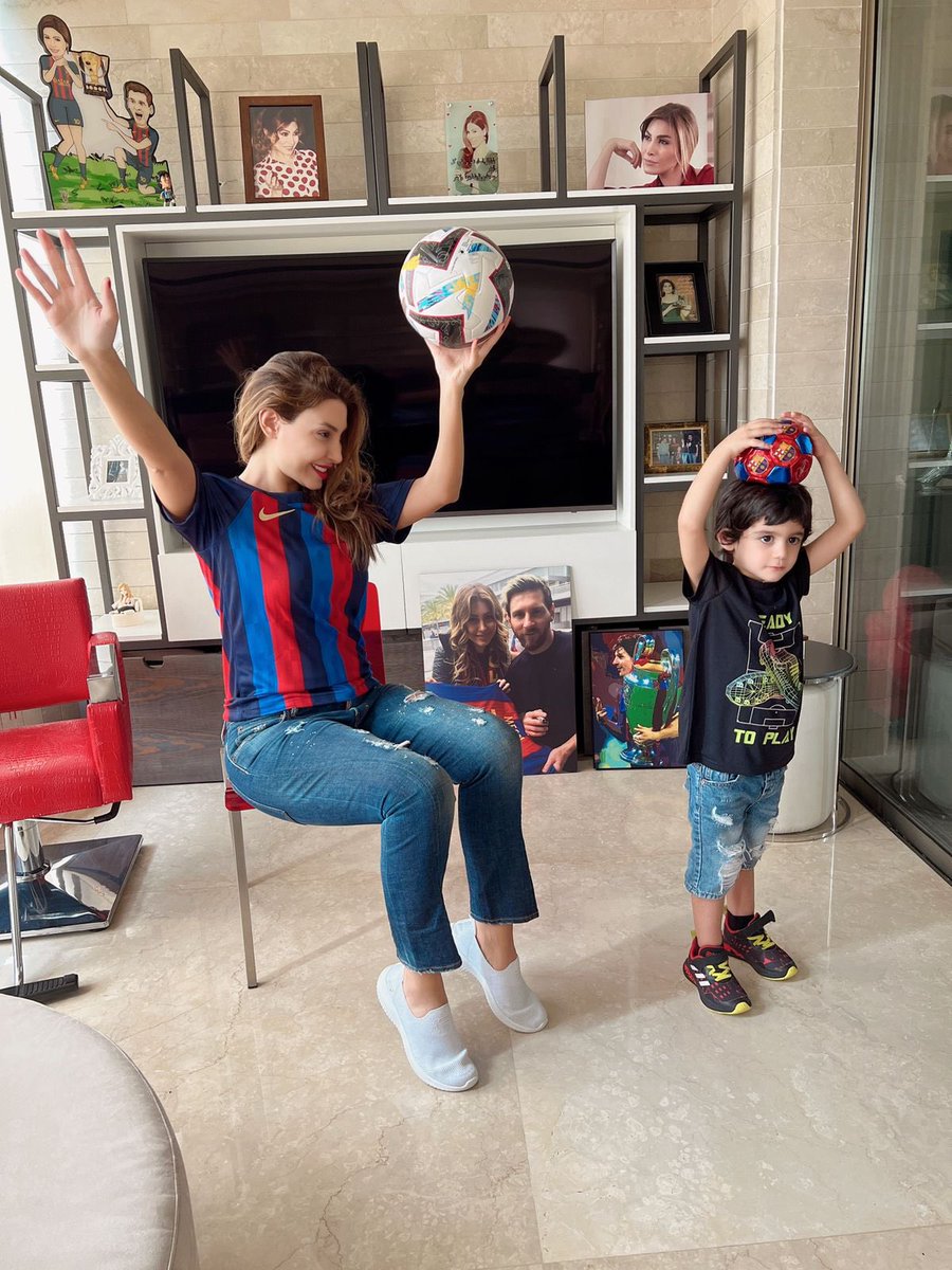 نحنا جاهزين اليوم⚽️وانتوا😍👯‍♀️؟
تحدّي جديد بيبدأ اليوم في #الليغا مع #برشلونة 😍توقعاتكم للمباراة🙄ومين رح يسجّل اليوم من الصفقات الجديدة🤔؟! 
انا بعتقد ليفاااا أو رافينيا بيسجل اليوم الأول😭☝🏻
#يارا
We are READY for <a href="/LaLigaArab/">LALIGA</a> <a href="/LaLiga/">LALIGA</a> <a href="/FCBarcelona/">FC Barcelona</a> tonight’s Game⚽️😍 Are you🙄؟