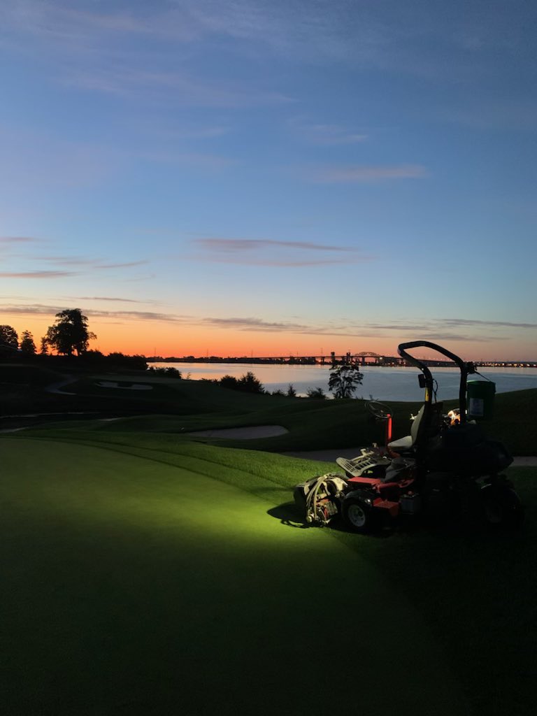 A beautiful sunrise picture from 18 green <a href="/BurlingtonGolf/">BurlingtonGolf</a>. Brings back many great memories. Thanks @BGCCTURF for sharing.