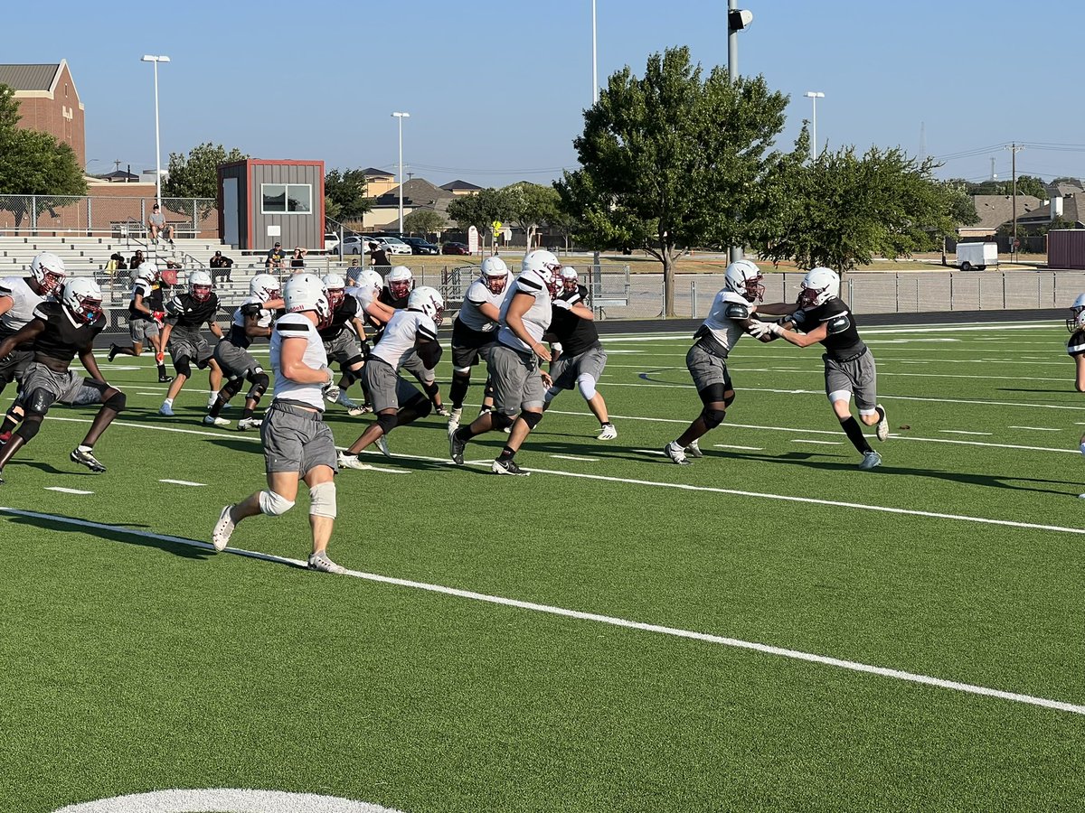 KISDAthletics's tweet photo. Some Saturday morning scrimmaging going on this morning at CHS-  @KellerISD @CHSChargerFB @KellerCentralHS @dfwvarsity https://t.co/AyNApMFfnN