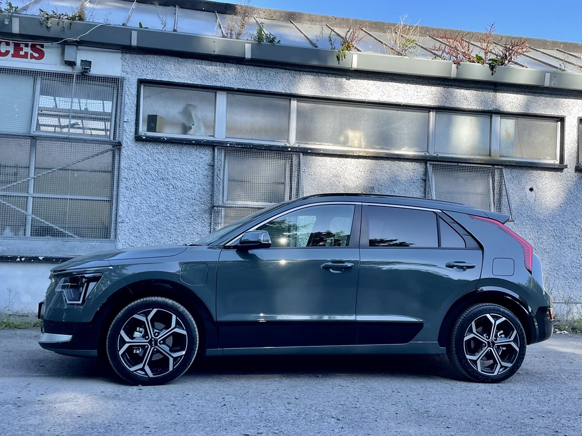 I have the new Kia Niro PHEV on test this week. I like the looks and this green paint colour (hidden in the shade in my pics). Far more interesting inside and out than the original Niro. Thoughts?