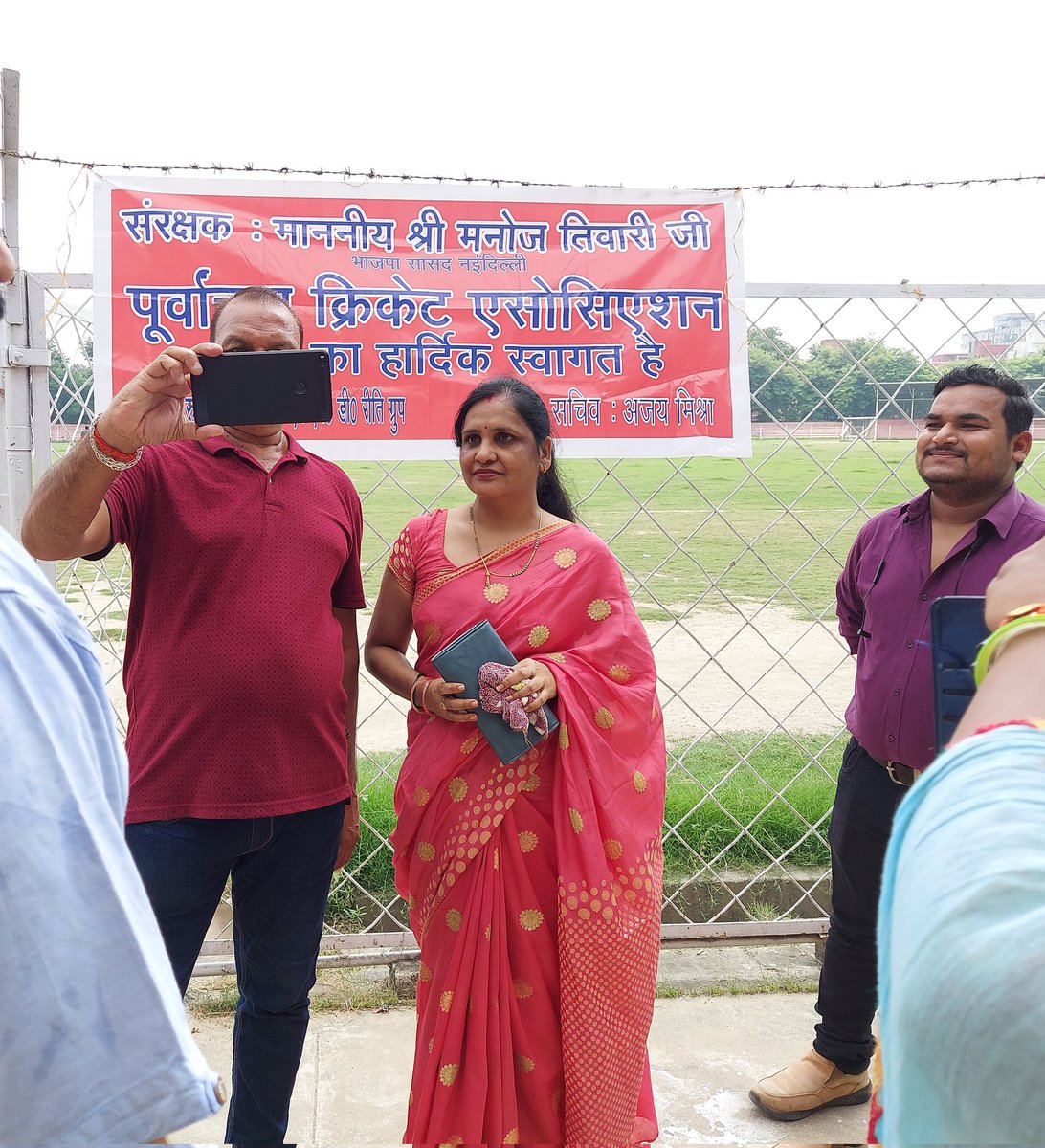Shobha8231's tweet photo. पूर्वांचल क्रिकेट एसोसिएशन की तरफ से आयोजित क्रिकेट मैच का उद्घाटन किया गया 
@ManojTiwariMP @satishpatel0542 @BJPMahilaMorcha https://t.co/c5COcjw7y3