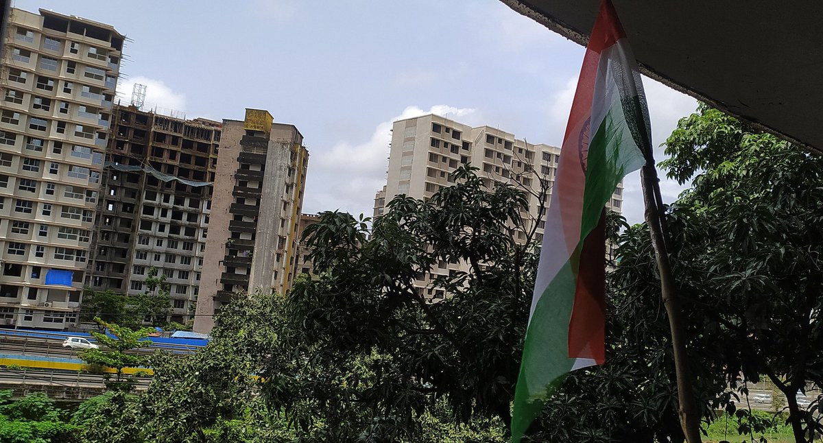 Renukaveera3's tweet photo. Tiranga flying outside my home. Fills my heart with Pride. #ProudIndian #AzadiKaAmritMahotsav #VandeBharatam
#VandeMataram
#HarGharTirangaa  🇮🇳 #Jayhind  #BharatMataKiJai  #Ambadnya https://t.co/C0sLTIUTEY