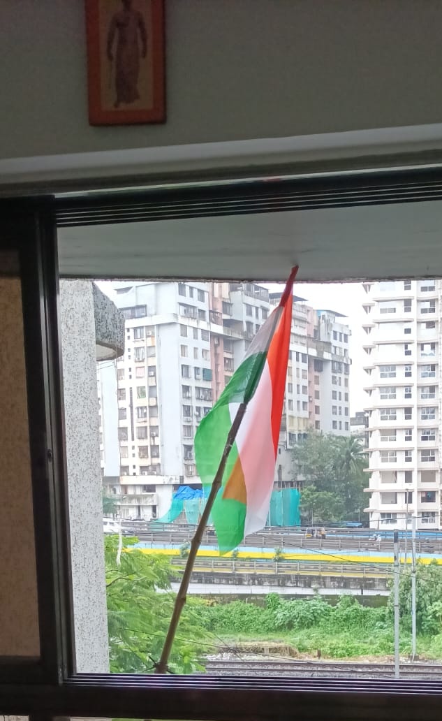 Renukaveera3's tweet photo. Tiranga flying outside my home. Fills my heart with Pride. #ProudIndian #AzadiKaAmritMahotsav #VandeBharatam
#VandeMataram
#HarGharTirangaa  🇮🇳 #Jayhind  #BharatMataKiJai  #Ambadnya https://t.co/C0sLTIUTEY