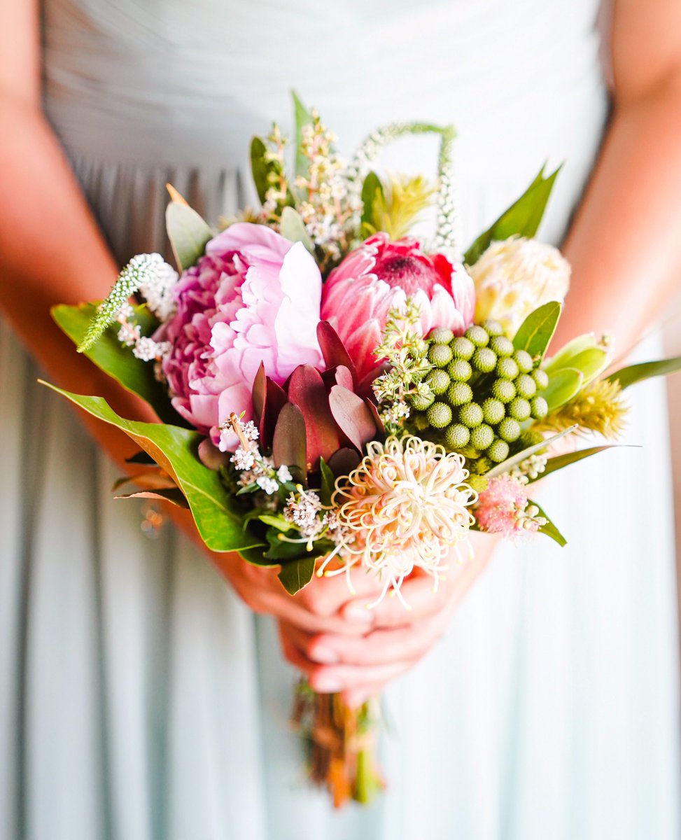 August vibes… Never not thinking about pink 🌷🌸🌷
#posyperfection #weddingflowers #thinkpink #protea #grevillea #peony #savoringtheseason #alittlebeautyeveryday