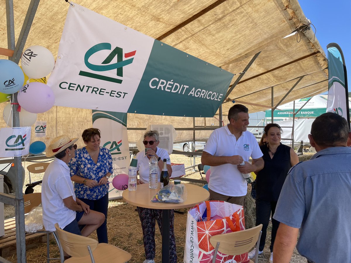 Très belle journée 👩‍🌾 pour la fête de l’agriculture 🚜de Saône et Loire à Montbellet. Venez découvrir le savoir faire des agriculteurs et viticulteurs de notre belle région. Deux jours de festivités. Le <a href="/ca_centrest/">Crédit Agricole Centre-est</a> fier de soutenir l’Agriculture de son territoire. <a href="/evelynegay711/">gay</a>