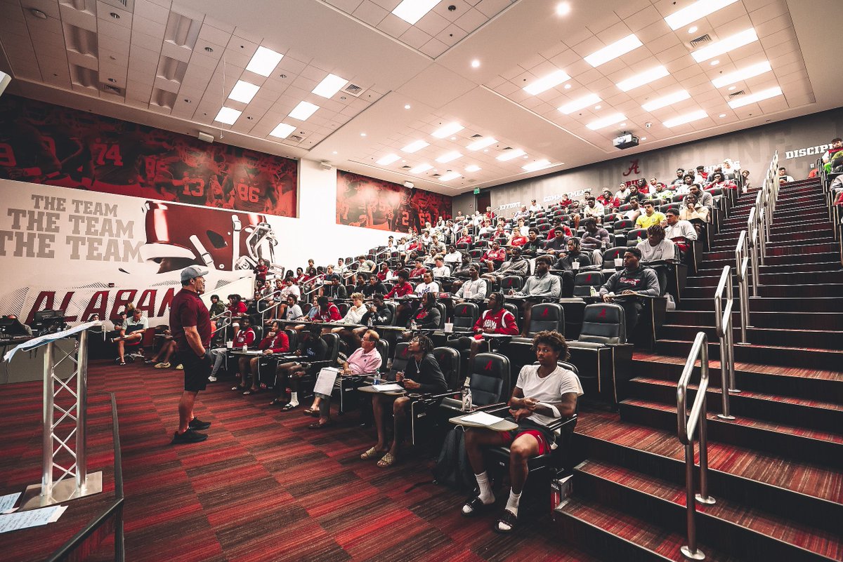 AlabamaFTBL's tweet photo. "Where focus goes, energy flows." 

Thank you, @TonyRobbins for taking some time and talking with the team last night. https://t.co/0e81z2XHA6