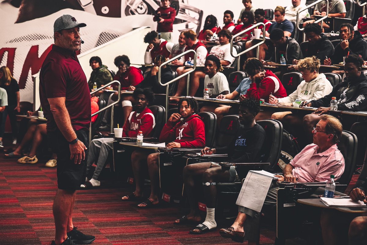 AlabamaFTBL's tweet photo. "Where focus goes, energy flows." 

Thank you, @TonyRobbins for taking some time and talking with the team last night. https://t.co/0e81z2XHA6