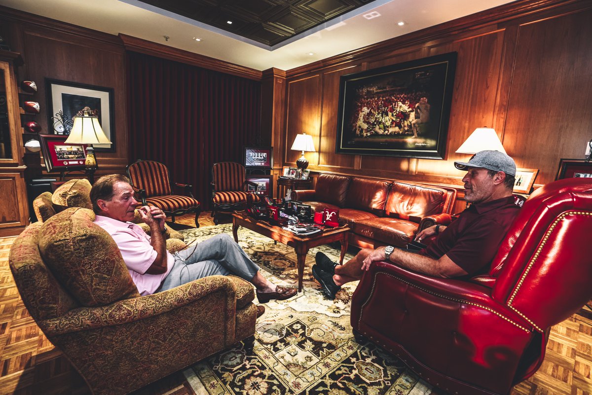 AlabamaFTBL's tweet photo. "Where focus goes, energy flows." 

Thank you, @TonyRobbins for taking some time and talking with the team last night. https://t.co/0e81z2XHA6