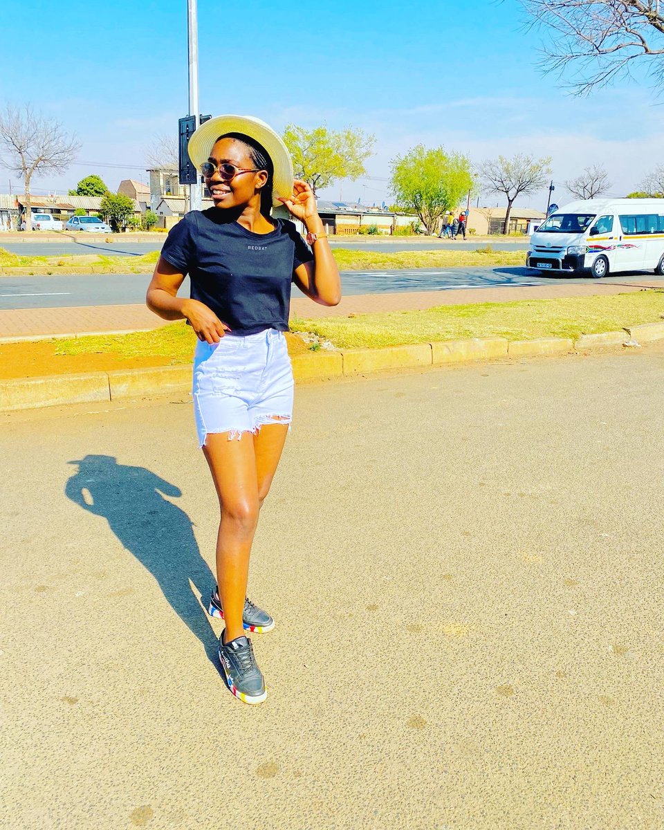 y_ladyk's tweet photo. Ni humi ka chiefs 🖤🤍 https://t.co/4h3yPB9lrP