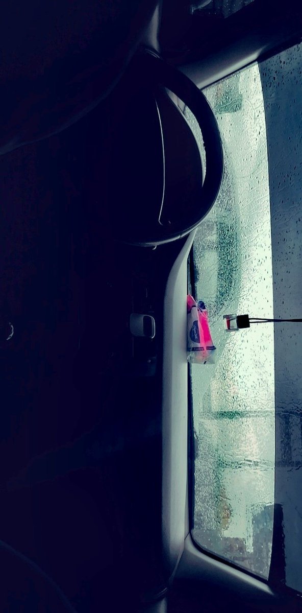 أنصاف الأشياء قد تبدو كافية جداً للرؤية.
اتساع حيز الوضوح ; يتيح توغل الآخرين في ساحة الخصوصية.

ولذا نصح بالكتمان.

حتى ما أينع من الزرع ; قد إبتدأ في عزلة عن أشباهه.

تنعم بالخفاء. 

#خاتيها