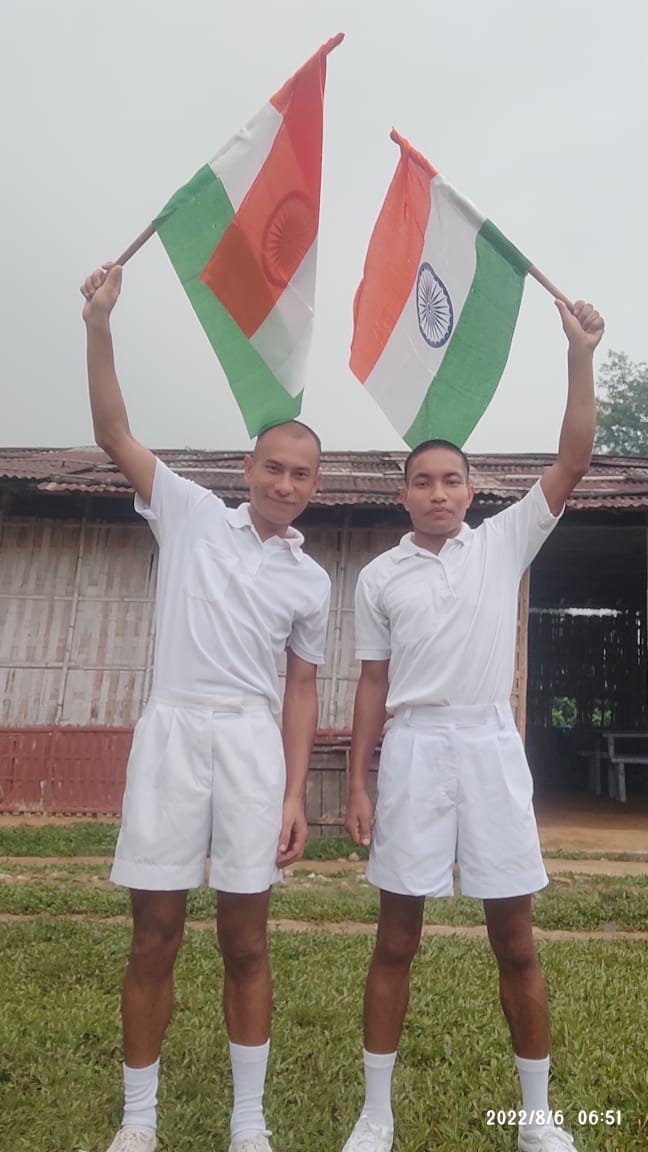 rajon_kro's tweet photo. Mere hath mai tiranga 11thapbn dergaon https://t.co/aSfaBH9n1F