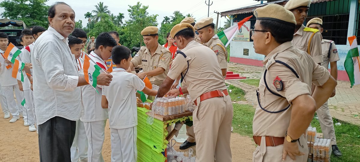 2ndAptf's tweet photo. Light Refreshment after morning procession by 2nd Assam Police Task Force Battalion, Lumding at National School Field #HarGharTirangaAssam #azadikaamritmahotsav2022 @PMOIndia  @CMOfficeAssam  @himantabiswa @mygovassam @assampolice @DGPAssamPolice  @ZakirHu98833308 https://t.co/UJg9nDqHoi