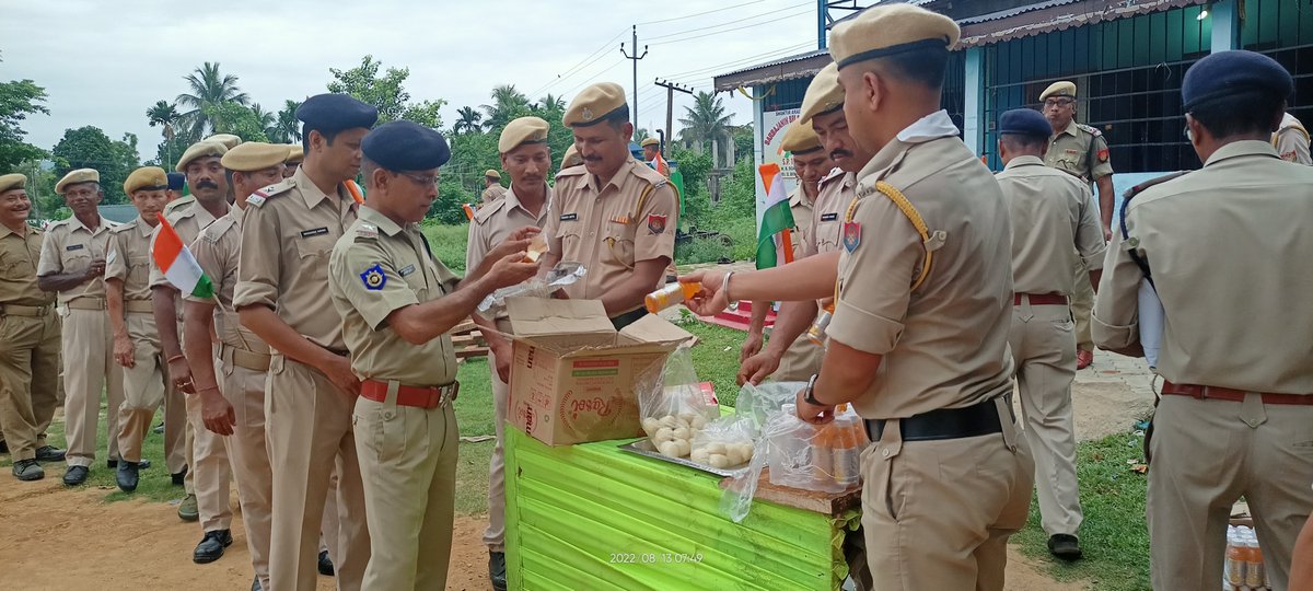 2ndAptf's tweet photo. Light Refreshment after morning procession by 2nd Assam Police Task Force Battalion, Lumding at National School Field #HarGharTirangaAssam #azadikaamritmahotsav2022 @PMOIndia  @CMOfficeAssam  @himantabiswa @mygovassam @assampolice @DGPAssamPolice  @ZakirHu98833308 https://t.co/UJg9nDqHoi
