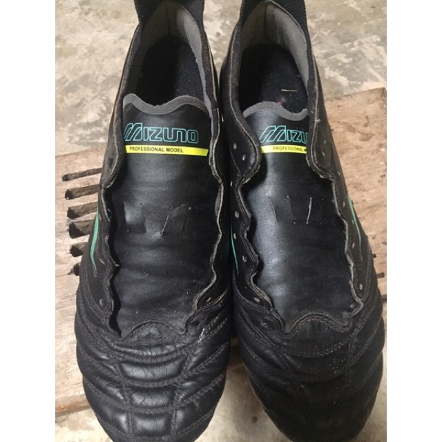 bryandiill's tweet photo. Saya menjual SEPATU SEPAKBOLA MIZ... seharga Rp839.000. Dapatkan di Shopee sekarang! https://t.co/PWs35P1YSH #ShopeeID https://t.co/YA3GiOpIZJ