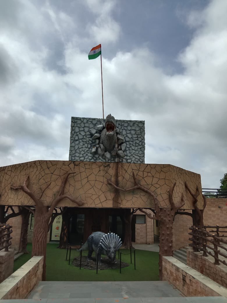 DrDinosaur2's tweet photo. It is indeed a proud moment for us to hoist the flag at India’s one of its kind dinosaur museum at #Rahioli- #Balasinor! 

#AzadiKaAmritMahotsav 
#HarGharTiranga 
@GujaratTourism @collectormahi @PrantBalasinor @Aaliyababi https://t.co/xvm0ewZBXa