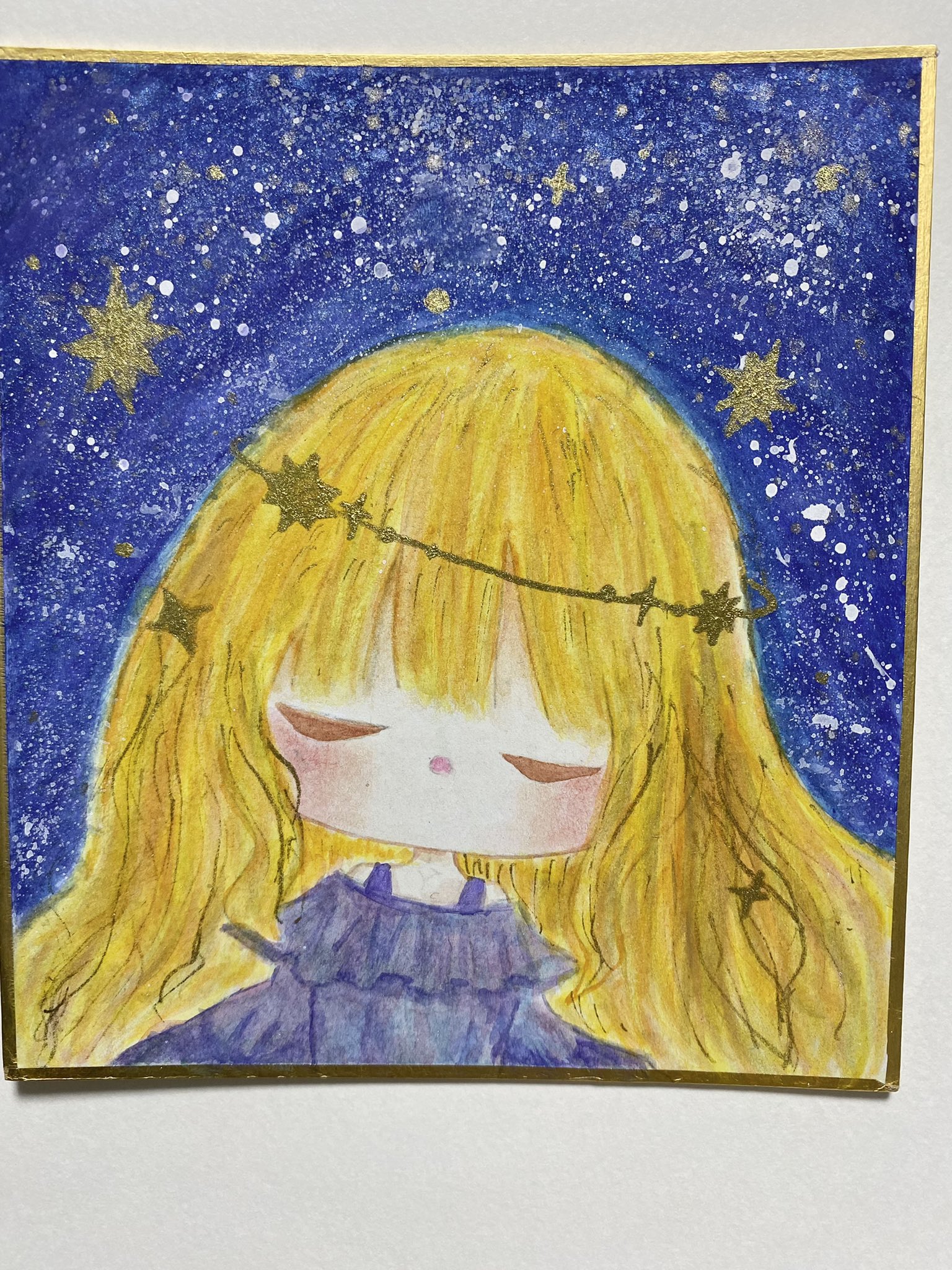 ぴぴすけ 有償アイコン受付中 水彩で星空と女の子 偏光絵の具とゴールドのインクを使っているので 傾けるとキラキラする 水彩画 イラスト 不透明水彩 絵柄が好みって人にフォローされたい 星空 アナログイラスト アナログ絵 T Co