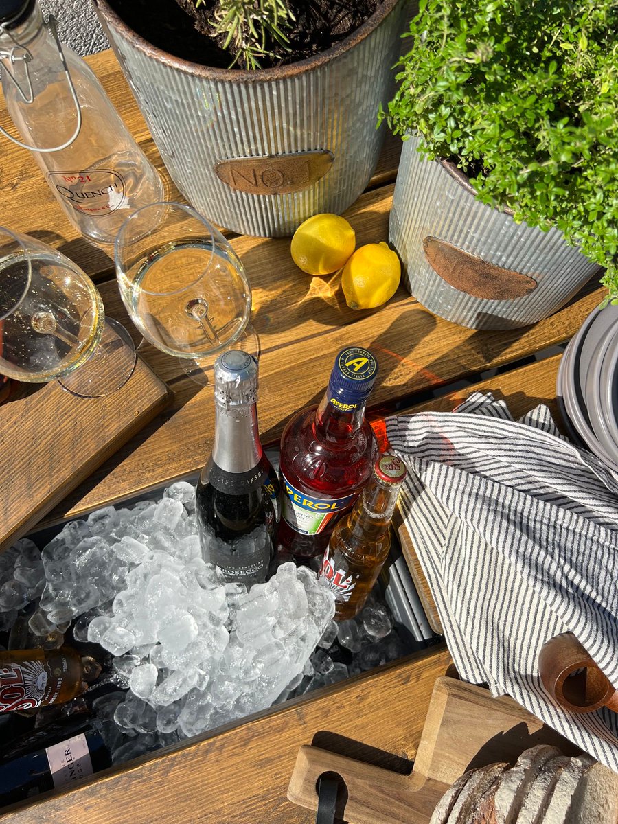 Its #NationalProseccoDay and we have sunshine. How will you enjoy yours. Not all Tables are equal... #ProseccoTable