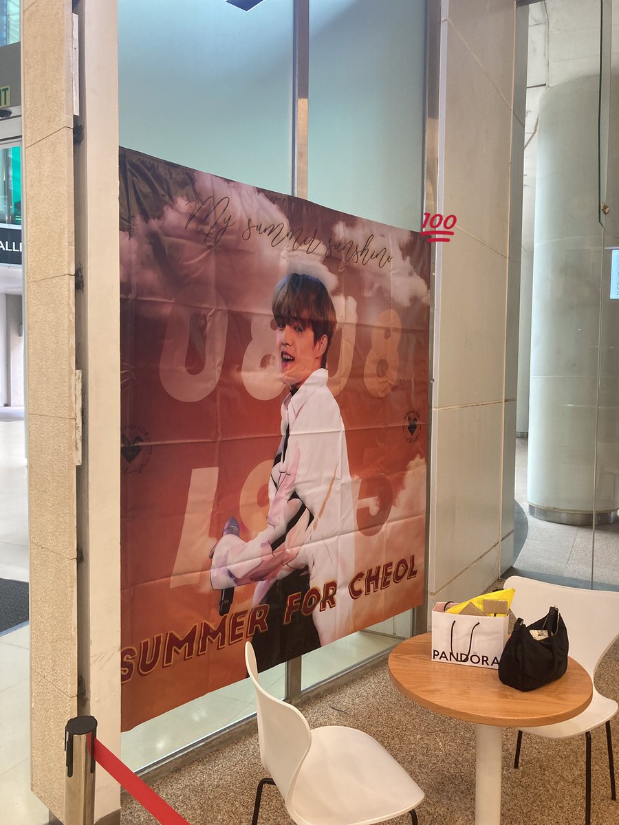 meganem00g's tweet photo. #SummerForCheol @SummerforCheol thank you for organising! ☀️☀️ https://t.co/KfMCokk5zJ
