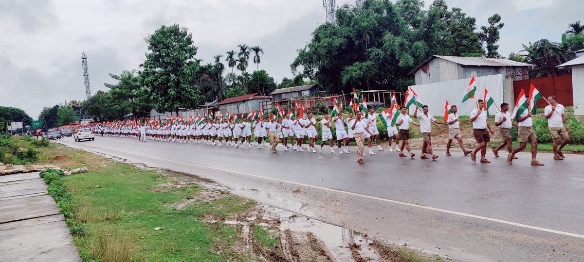 AshimRa36767748's tweet photo. #AzadiKaAmritMahotsav Flag march by 20 AP(IR)BN, Panbari, Dhubri(Assam)
#Harghartiranga
#HarGharTirangaAssam
.
.
.
.
.
.
@PMOIndia 
@HMOIndia 
@MinOfCultureGoI 
@CMOfficeAssam 
@himantabiswa 
@DGPAssamPolice 
@assampolice https://t.co/IHmEgoO6f1