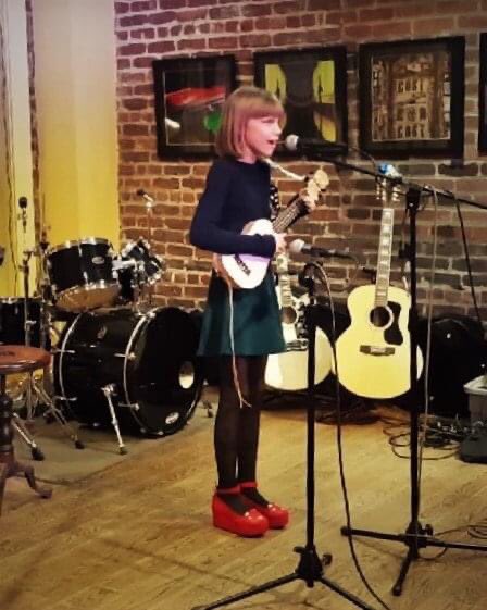 FANderWaalNews's tweet photo. .@GraceVanderWaal • #ScreenshotSaturday

Covering #NeverShoutNever’s #Trouble via #GraceVanderWaal on @YouTube
👉 https://t.co/qgTjbz85IA

2016.01.12 / 983K Views
@NSNOfficial #StudioTwoOpenMic @TheBeanRunner #SupportGraceVanderWaal #LionsDen #ChooseKindness https://t.co/vRmFvEa28R