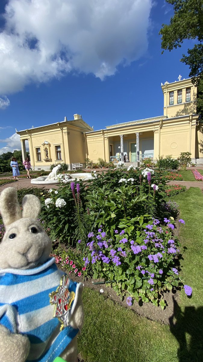 Good morning, friends😄😍
I wish you a good day!

I walking in park on islands near my home🤗

This building - villa on Pompei stile☺️
Ticket - 10 dollars

How you spend time today?)
#mrrabbit