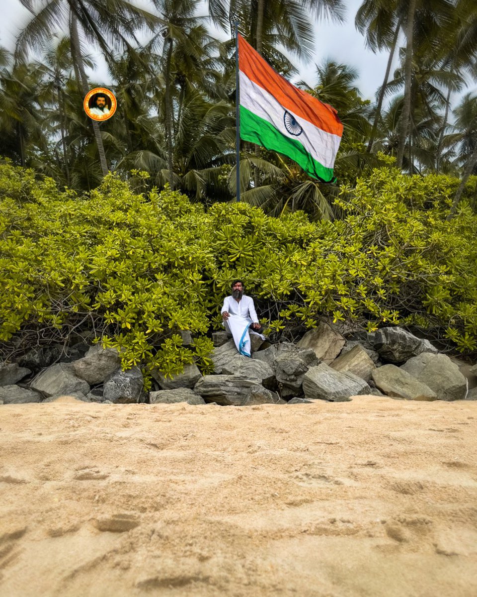 SaiPadukananda's tweet photo. Happy Independence Day🇮🇳

#saipadukanandaswami #spirituality https://t.co/HLYtG7FGm0