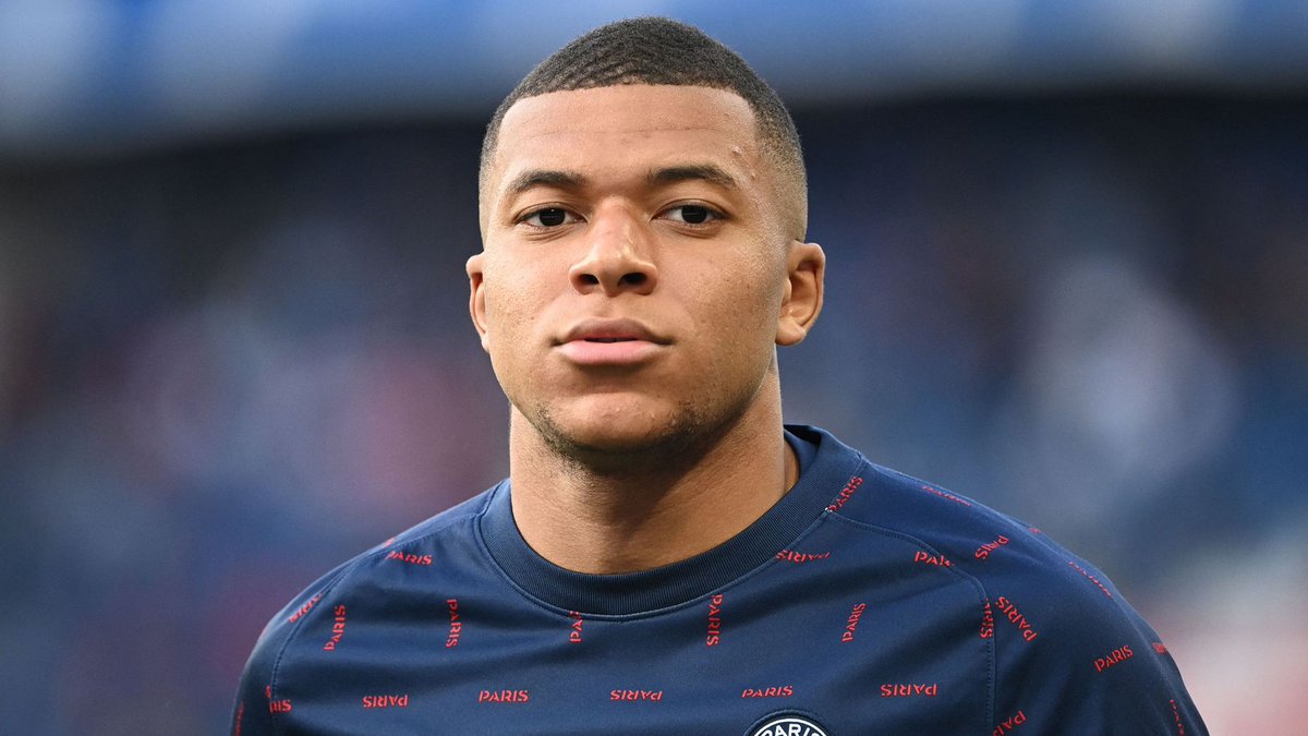 elchiringuitotv's tweet photo. 🔥💣 DARDO de MBAPPÉ al REAL MADRID (Vía 'France Football'):

😱¿GRUPOS de PRESIÓN para ganar el BALÓN de ORO? El REAL MADRID sabe HACERLO muy BIEN".

 🙄"Casi todos los años consiguen CONVENCERTE de que SU JUGADOR es el candidato NÚMERO UNO". https://t.co/SljfdqcDGg