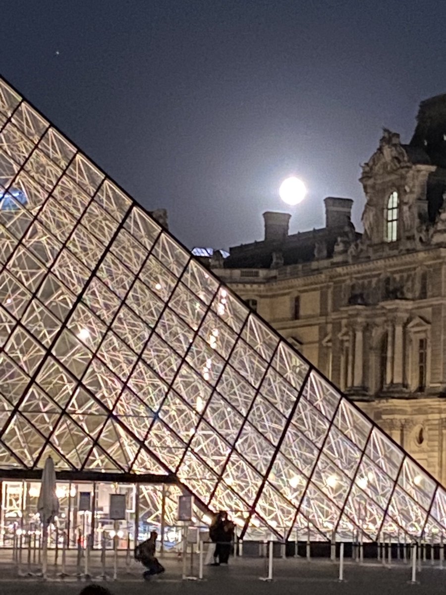 Full moon over Paris