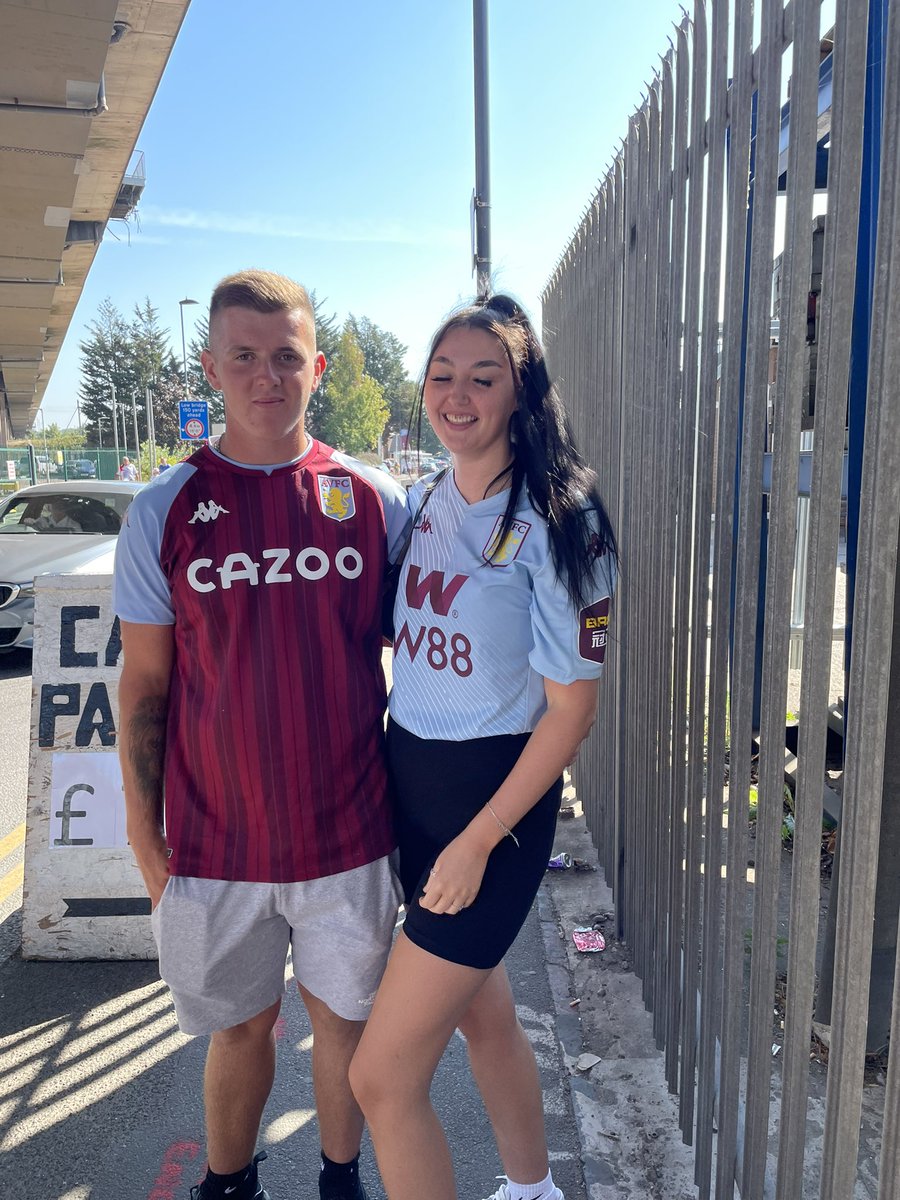 JasmineHallam9's tweet photo. #AVFCLIVE Katie Baker’s first Villa game, come on villa!!🔴🔵 https://t.co/UssgZHCfFl