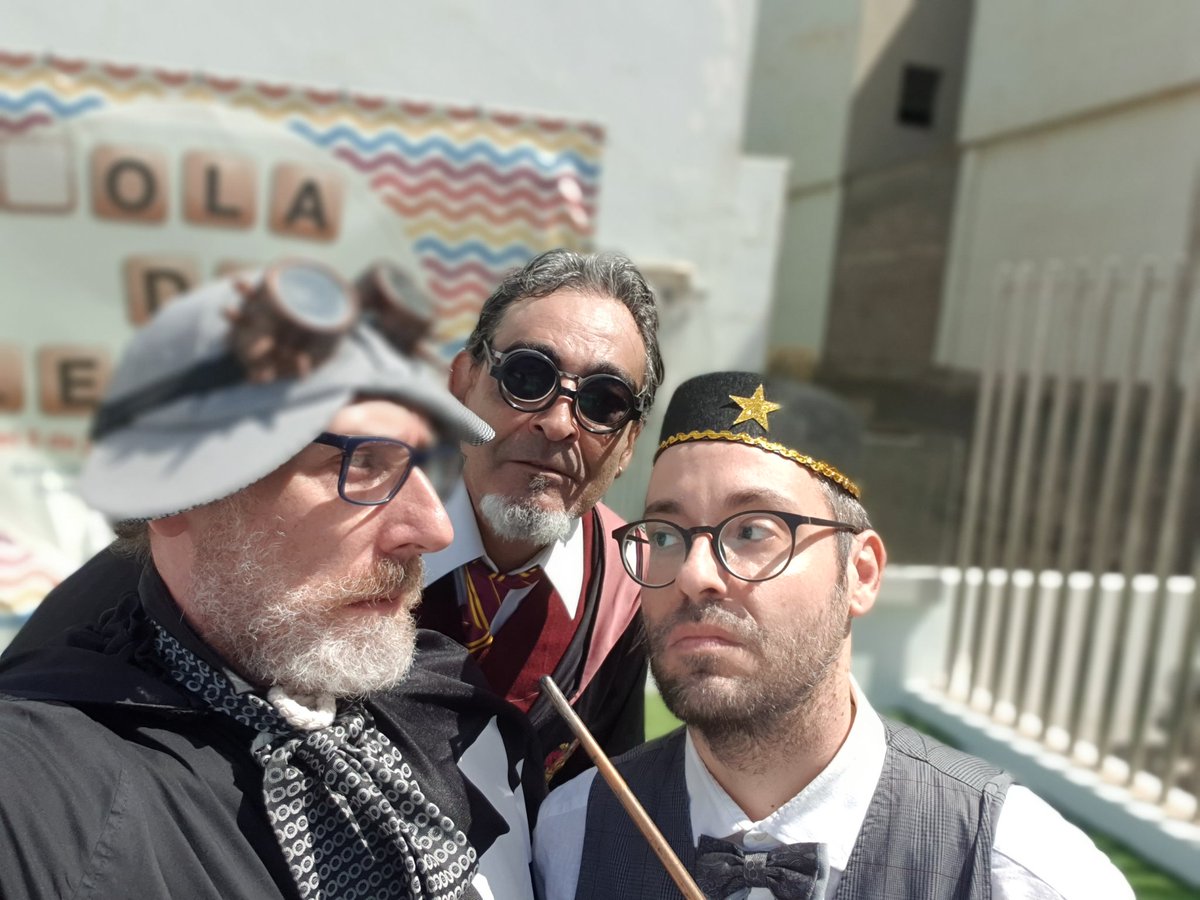 casaenigmasGC's tweet photo. Hoy seguimos en la Biblioteca de Josefina de La Torre, en la playa de Las Canteras, con las Runas y la piedra filosofal #oladeletras #ociofamiliar #teatrointeractivo #Escaperoom @Lpabiblioteca @LpaCultura @LPAJuventud https://t.co/RdMZ3utSi8