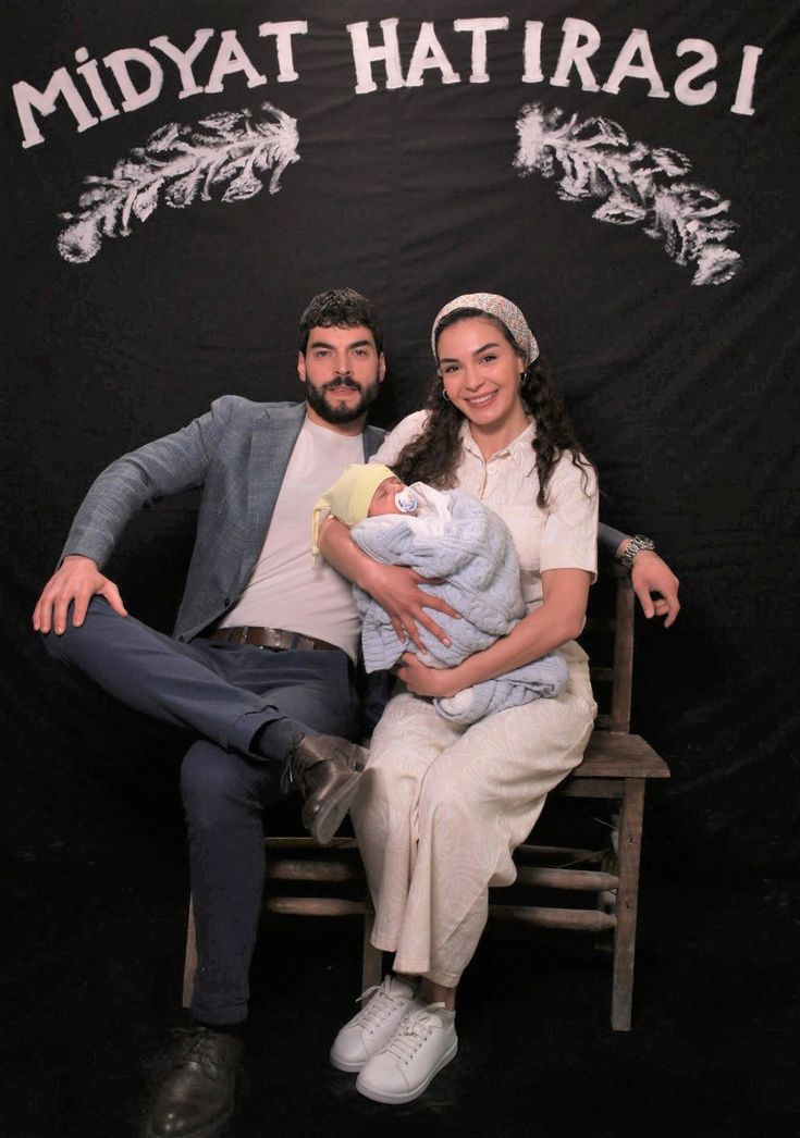 yvette_princz's tweet photo. Midyat hatirasi ✨
#AkinAkinozu #EbruSahin #ReyMir #UmutSadoglu #MiranSadoglu #ReyyanSadoglu #Hercai https://t.co/HiiiLIGwt5