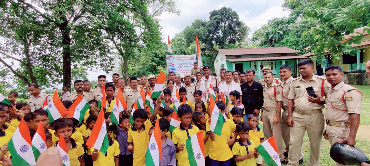 DeviprasadMora3's tweet photo. Hashtags 

#AzadiKaAmritMahotsav
#HarGharTiranga
#HarGharTirangaAssam

Tags 
@PMOIndia
@HMOIndia
@MinOfCultureGoI
@CMOfficeAssam
@himantabiswa
@DGPAssamPolice
@assampolice https://t.co/EDhSPRqSQ5