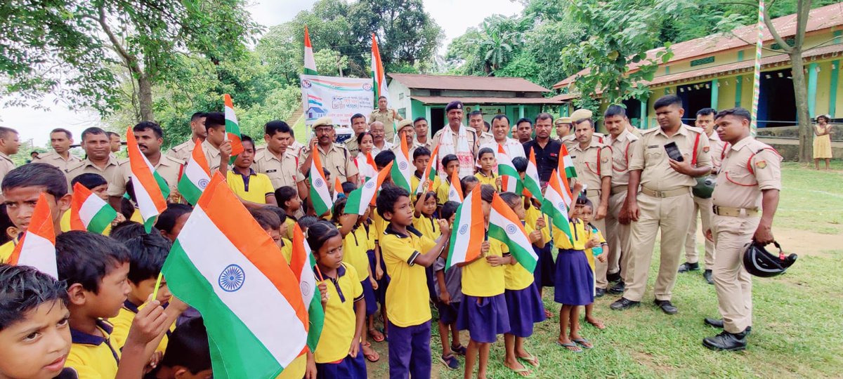 DeviprasadMora3's tweet photo. Hashtags 

#AzadiKaAmritMahotsav
#HarGharTiranga
#HarGharTirangaAssam

Tags 
@PMOIndia
@HMOIndia
@MinOfCultureGoI
@CMOfficeAssam
@himantabiswa
@DGPAssamPolice
@assampolice https://t.co/EDhSPRqSQ5